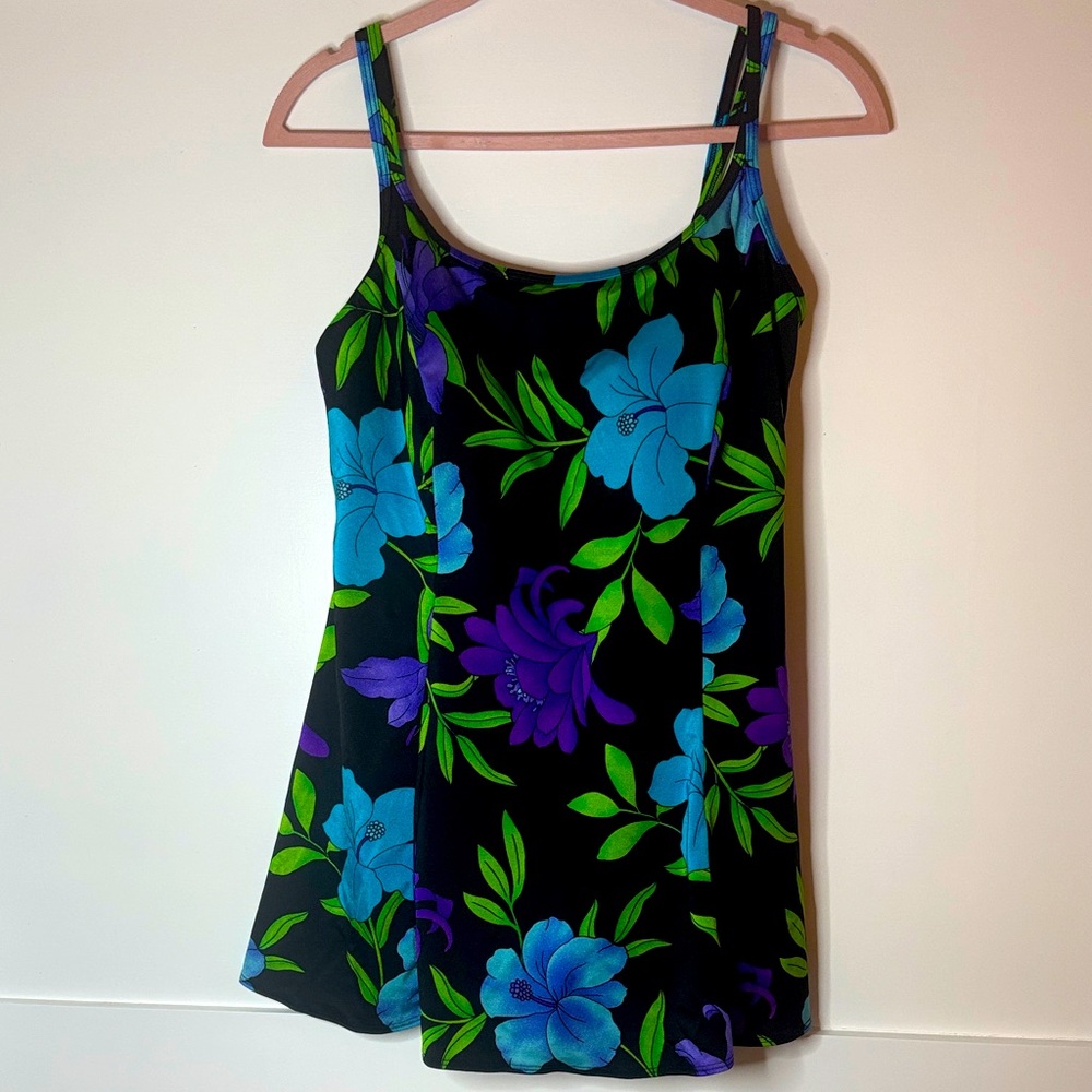 Croft & Barrow Black Floral bathing suit size 12 in great condition